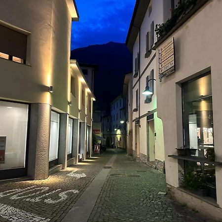 Flat In City Centre Tirano - 10 Minutes From Bernina Express Apartamento Exterior foto