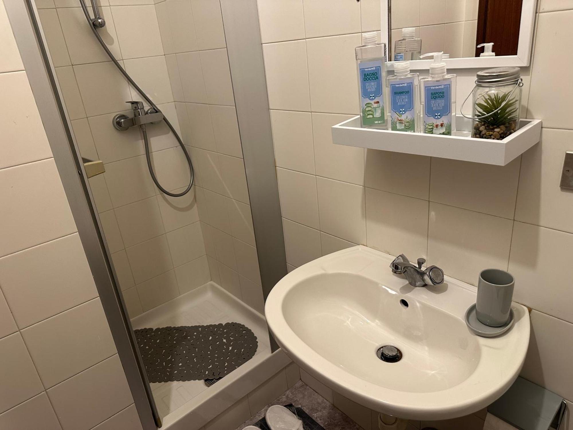 Flat In City Centre Tirano - 10 Minutes From Bernina Express Apartamento Exterior foto